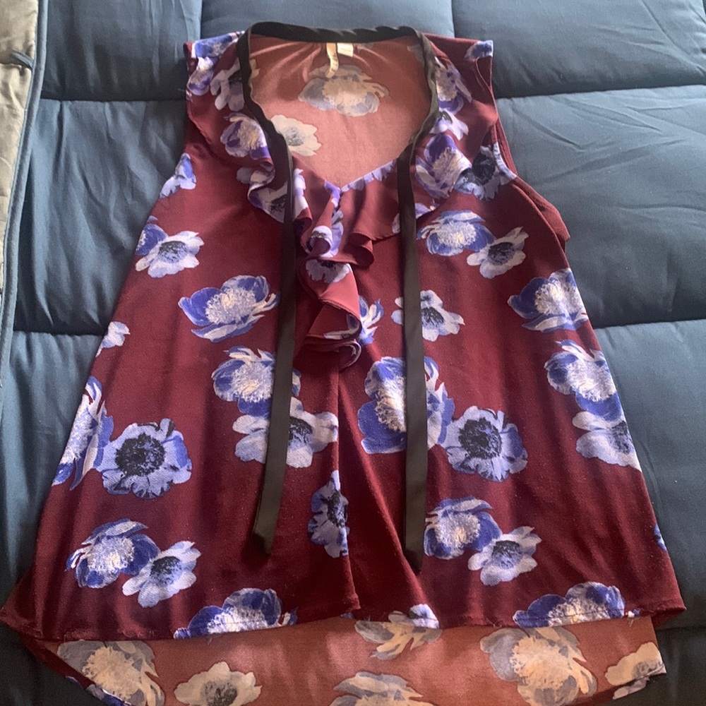 Beautiful flowered tank top